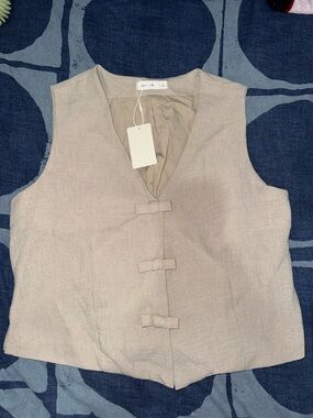 Women’s Sleeveless Linen Blend Vest in Light Beige